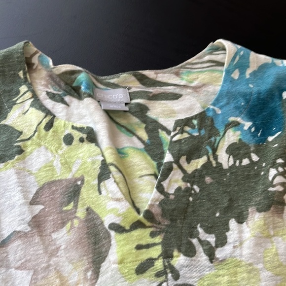 Chico 3/4 sleeve (no iron) blouse, v- neck  - floral- size medium​​​ - Picture 3 of 6